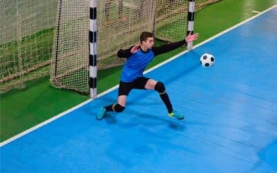 futsal goal keeper not wearing gloves